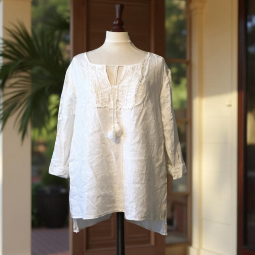 Jones New York White Linen tunic with crochet 
Shirt Size XL. NWOT